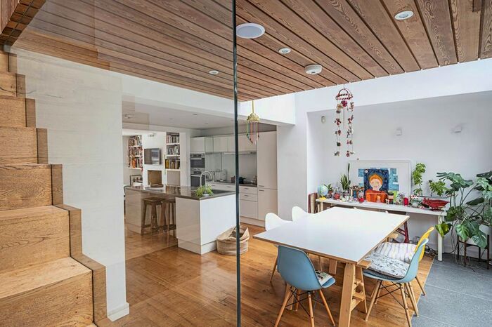 3 Bedroom Property To Rent In Brownlow Road, London Fields, London, E8