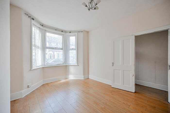 4 Bedroom End Of Terrace House For Sale In Latimer Avenue, East Ham, London, E6