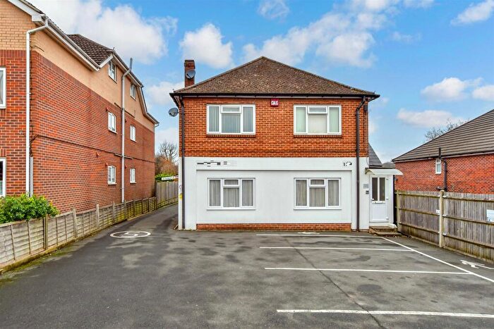 2 Bedroom Flat For Sale In London Road, Horndean, Waterlooville, Hampshire, PO8
