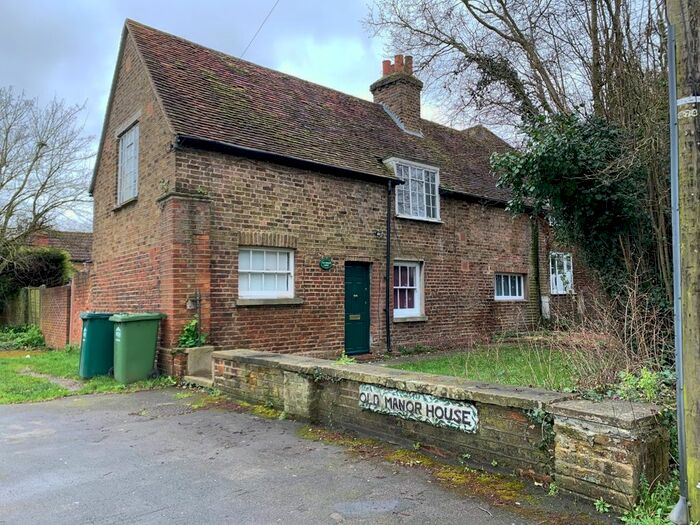 4 Bedroom Semi-Detached House To Rent In Squires Bridge Road, Shepperton, Surrey, TW17