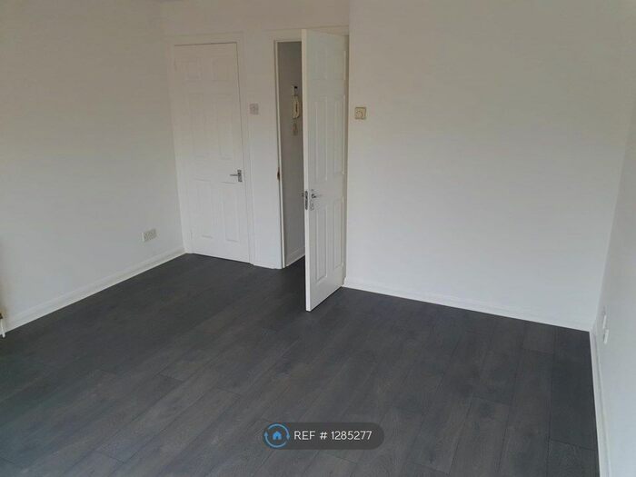 Studio To Rent In Connaught Road, Chatham ME4