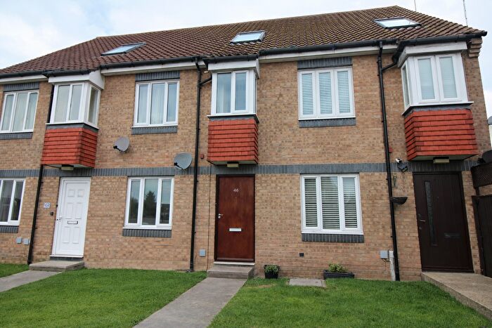 1 Bedroom Flat To Rent In Bartholomew Drive, Harold Wood, RM3