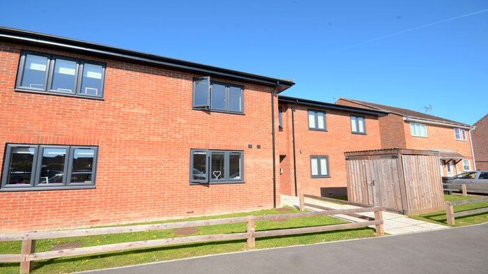 2 Bedroom Apartment To Rent In Grove Court, Mortimer, RG7