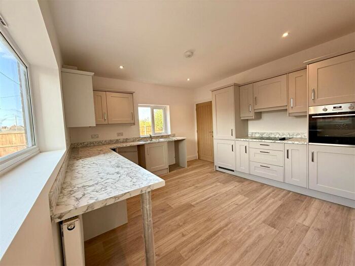 4 Bedroom Detached House For Sale In London Road, Benfleet, SS7