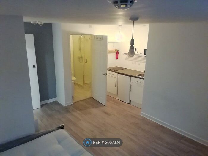 Studio To Rent In Holywell House, London, E11