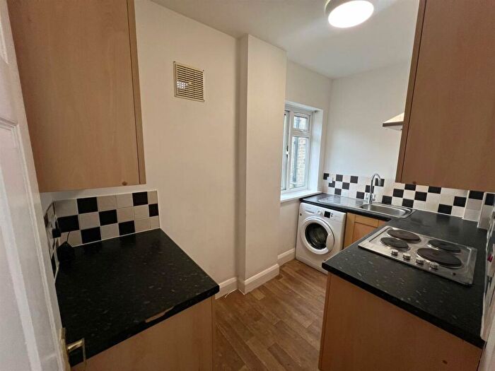2 Bedroom Flat To Rent In Station Lane, Hornchurch, RM12