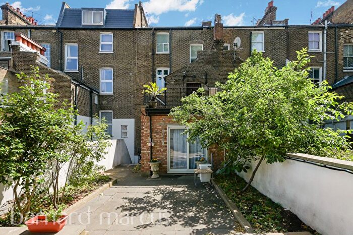 3 Bedroom Flat To Rent In Shepherds Bush Road, London, W6