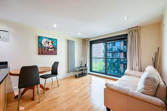 1 Bedroom Flat For Sale In Millharbour, Canary Wharf, London, E14