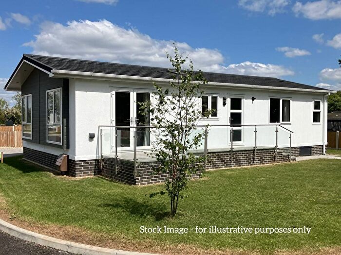 2 Bedroom Park Home For Sale In Roecliffe, York, YO51