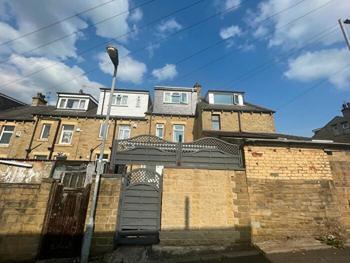 4 Bedroom Property To Rent In Roxby Street, Bradford, BD5
