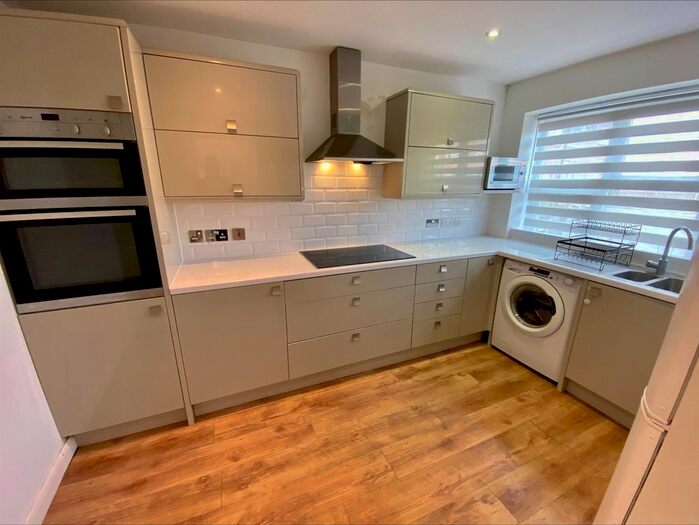 2 Bedroom Maisonette To Rent In Newmarket Avenue, Northolt, UB5