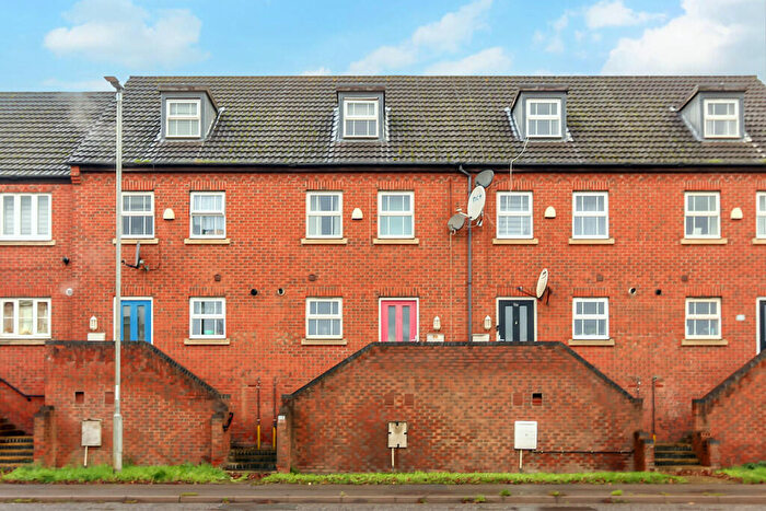 3 Bedroom Terraced House For Sale In The Embankment, Wellingborough, NN8
