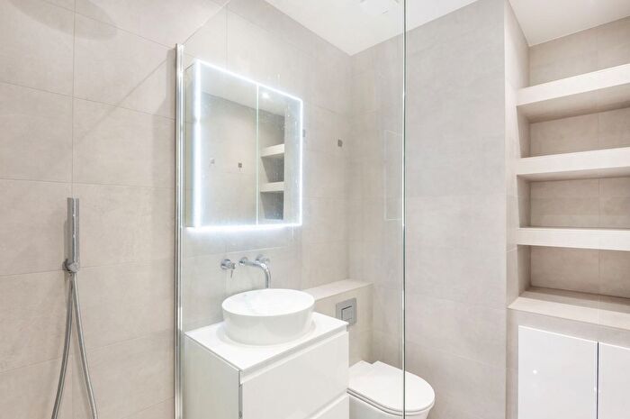 1 Bedroom Flat To Rent In Leathermarket Court, London, SE1