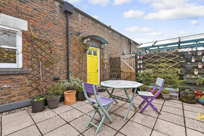 1 Bedroom Apartment For Sale In Brighton Road, Purley, Surrey, CR8