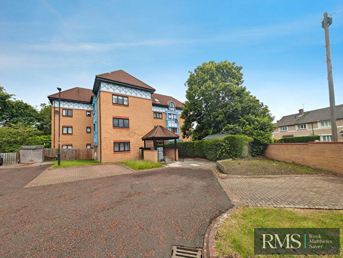 2 Bedroom Maisonette For Sale In Cartington Court, Newcastle Upon Tyne, NE3
