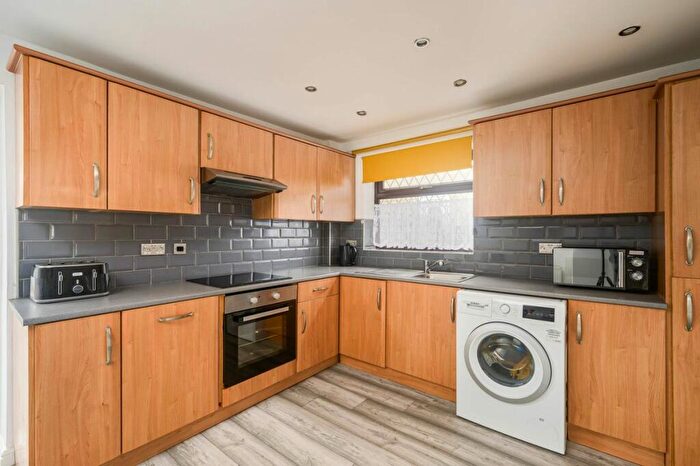 3 Bedroom Detached House For Sale In Hawley Way, Morley, Leeds, LS27