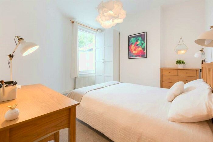 2 Bedroom Flat To Rent In Lea Bridge Road, Leyton, London, E10