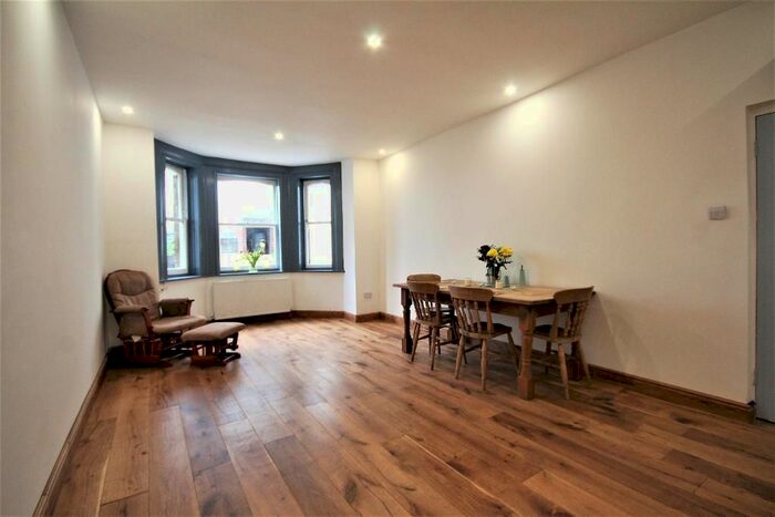 2 Bedroom Flat To Rent In Queens Down Road, Hackney Downs, London, E5