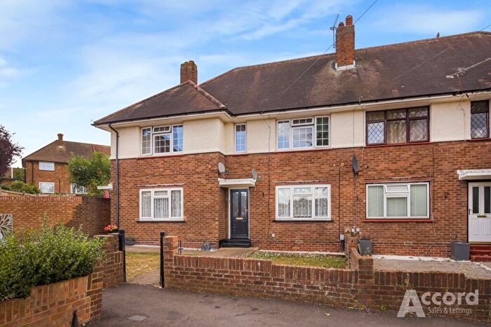 2 Bedroom Ground Maisonette For Sale In Galleywood Crescent, Romford, RM5