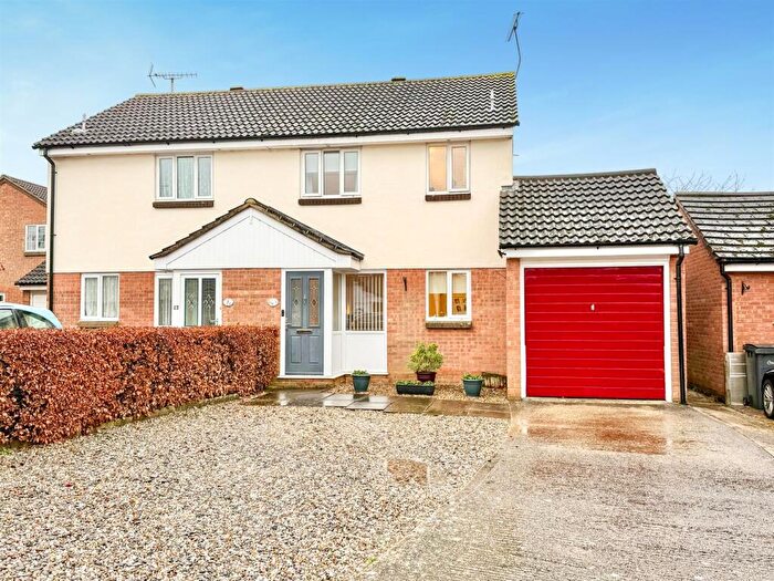 3 Bedroom Semi-Detached House For Sale In Bonington Chase, Chelmsford, CM1