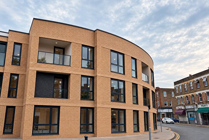 2 Bedroom Flat To Rent In Manor Park Road, London, NW10