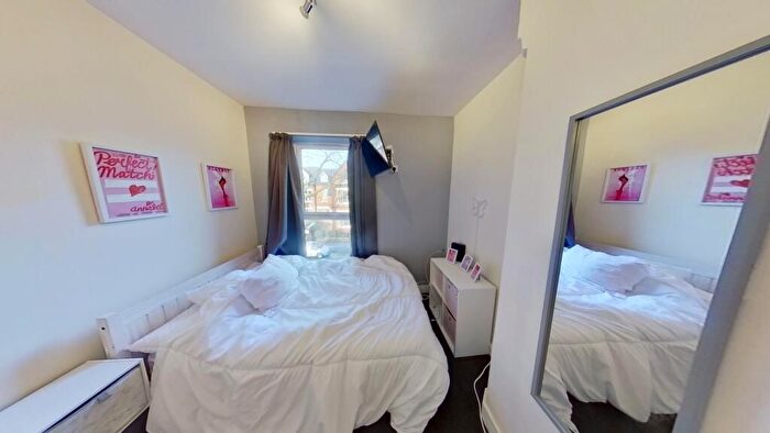 2 Bedroom Flat To Rent In Burns Street, Nottingham, NG7