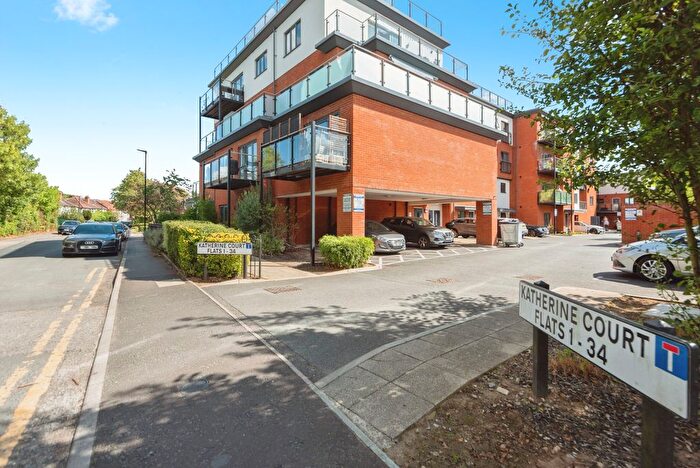 2 Bedroom Flat For Sale In Park Road, Feltham, TW13