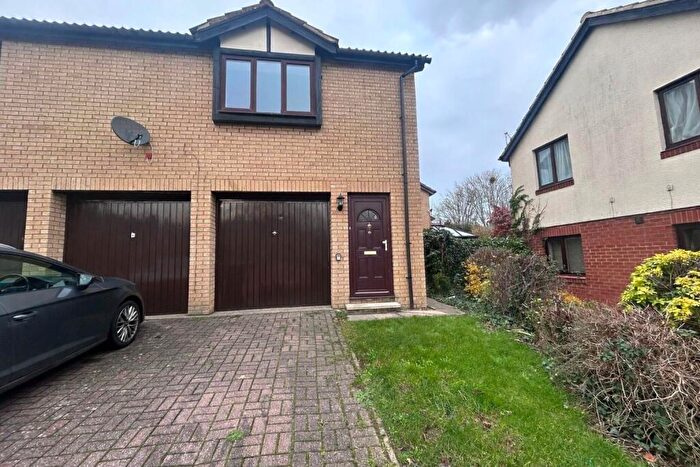 2 Bedroom House To Rent In Vienna Grove, MK13