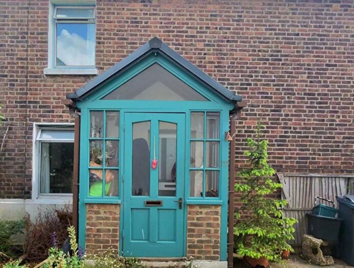 2 Bedroom Semi Detached House For Sale In Common Road, Redhill, Surrey, RH1
