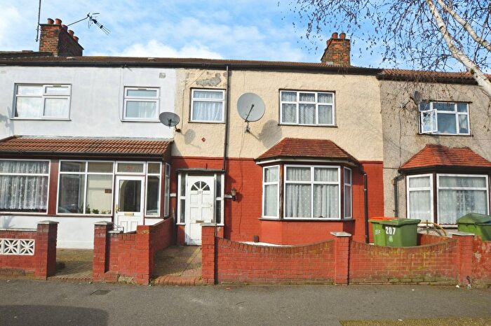 3 Bedroom Terraced House For Sale In Caulfield Road, London, E6