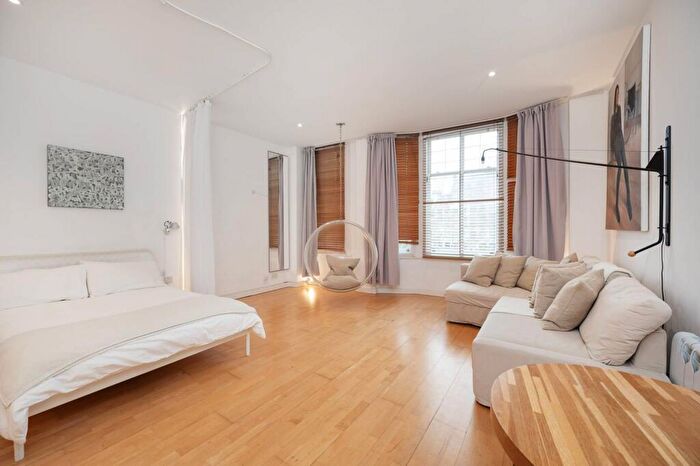 Studio To Rent In West Smithfield, Farringdon, London, EC1A