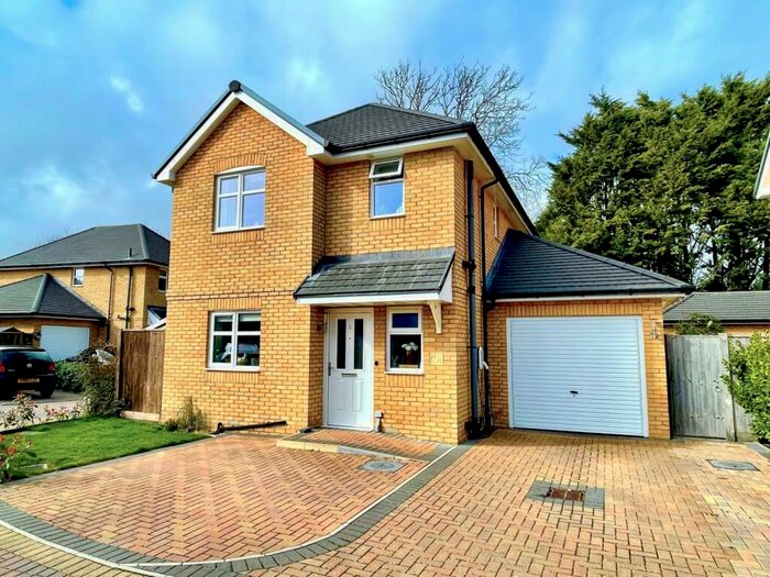 3 Bedroom Detached House To Rent In De Clares Close, Pennington, Lymington, Hampshire, SO41
