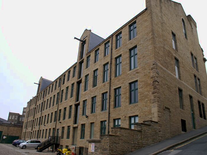 1 Bedroom Flat To Rent In Colonial Building, - Sunbridge Road, Bradford, West Yorkshire, BD1