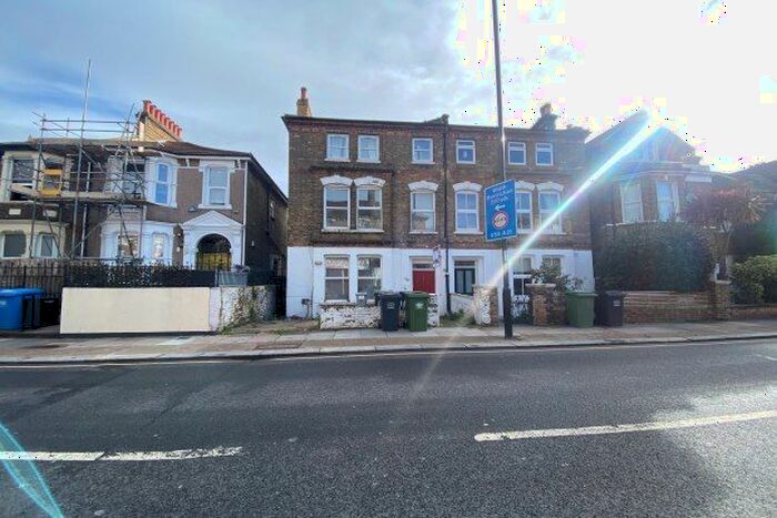 2 Bedroom Flat To Rent In Hither Green Lane, London, SE13