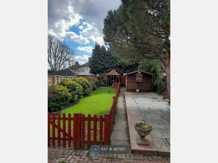 4 Bedroom Semi-Detached House To Rent In Lingfield Crescent, London, SE9