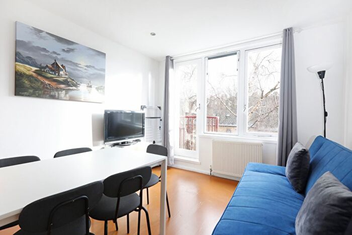 2 Bedroom Flat To Rent In Tavistock Crescent, London, W11