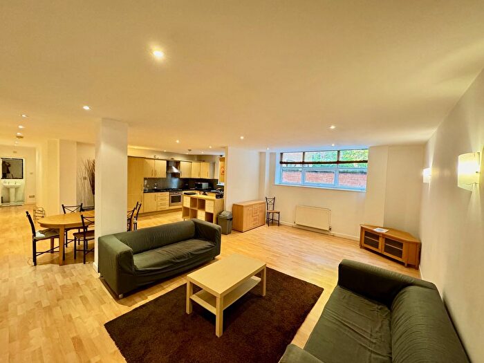 2 Bedroom Property To Rent In Barker Gate, Nottingham, NG1