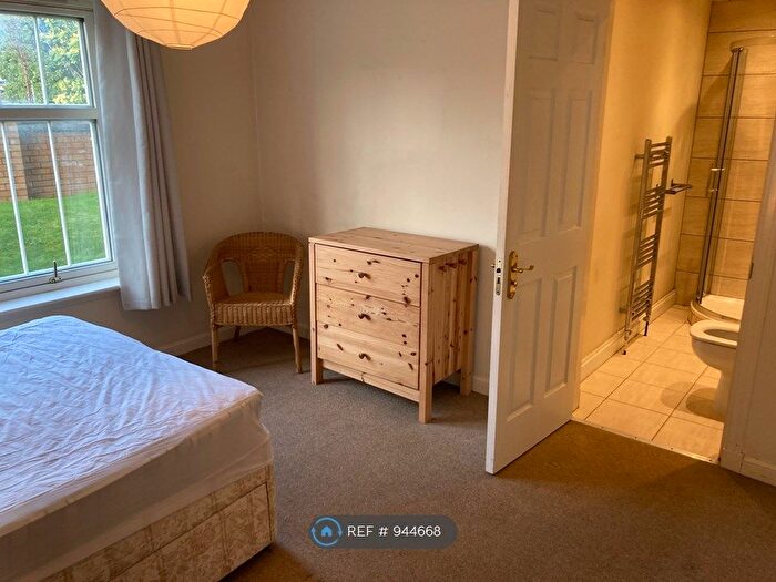 3 Bedroom Flat To Rent In Malbet Park, Edinburgh, EH16