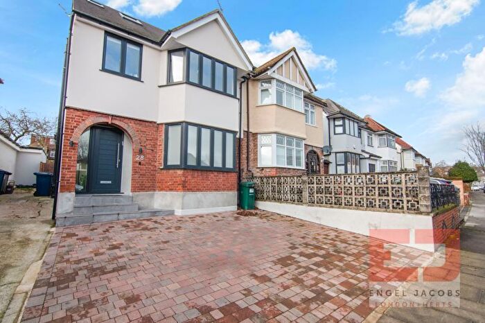 4 Bedroom Semi-Detached House To Rent In Holders Hill Drive, London, NW4