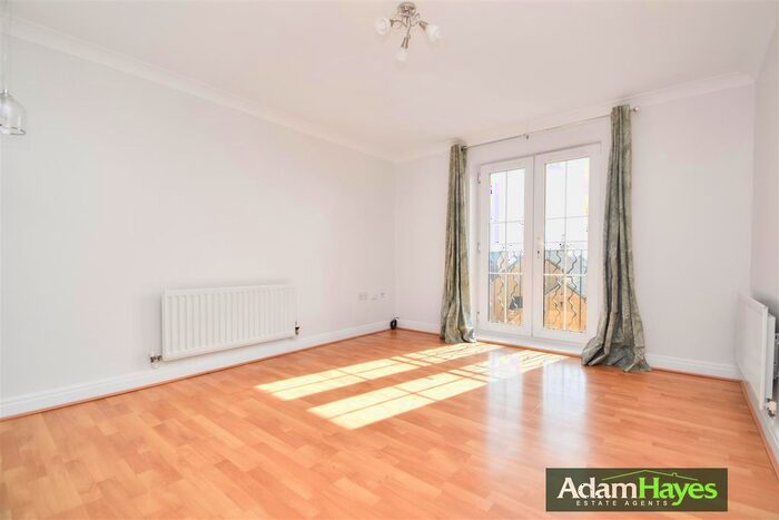 2 Bedroom Flat To Rent In Honiton Gardens, Mill Hill East, NW7