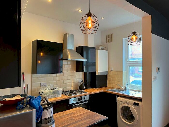 4 Bedroom House To Rent In Mayville Place, Leeds, West Yorkshire, LS6