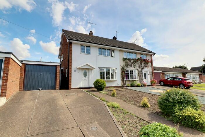 3 Bedroom Semi-Detached House For Sale In St Andrews Place, Bonby, DN20
