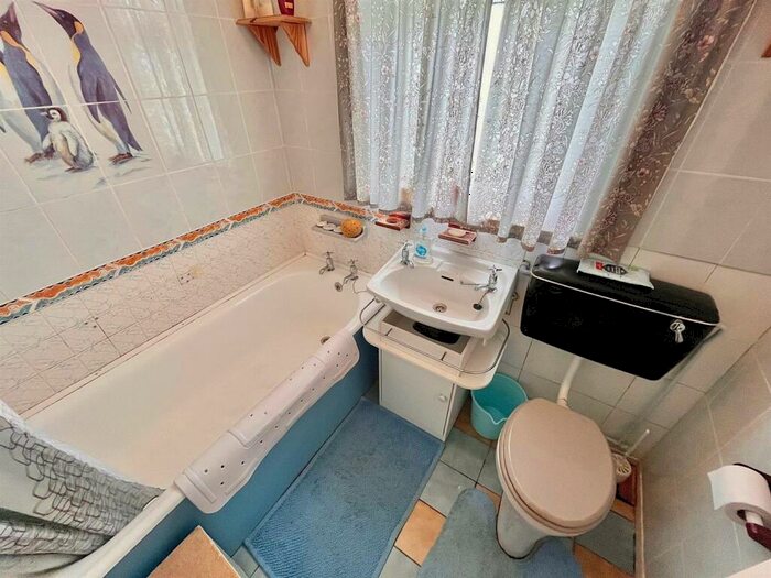 2 Bedroom Chalet For Sale In Edward Road, Winterton-On-Sea, NR29