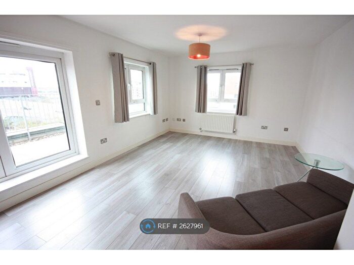 2 Bedroom Flat To Rent In Grove Crescent Road, London, E15