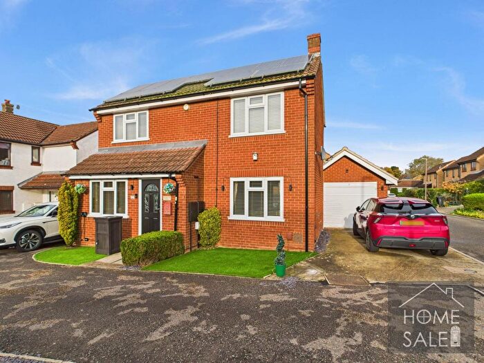 3 Bedroom Detached House For Sale In Culmstock Close, Emerson Valley, Milton Keynes, MK4