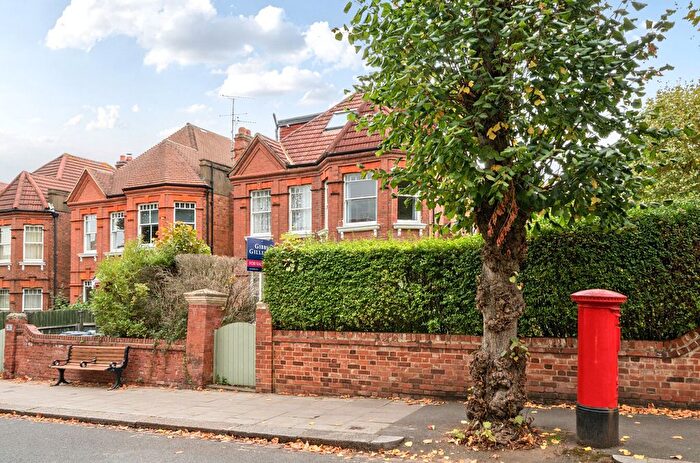 1 Bedroom Flat For Sale In Queens Walk, London, W5