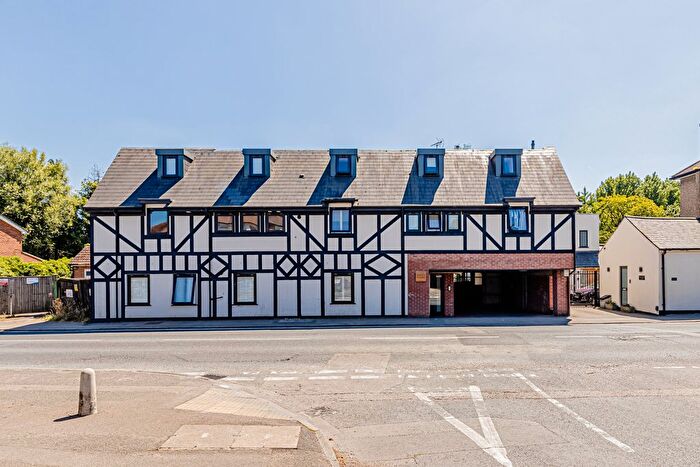 2 Bedroom Flat For Sale In Uxbridge Road, Rickmansworth, WD3