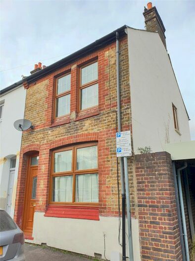 3 Bedroom End Of Terrace House To Rent In Clarence Row, Gravesend DA12