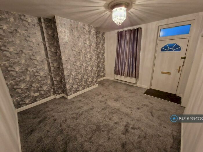 2 Bedroom Terraced House To Rent In Moor Road, Hunslet, Leeds, LS10