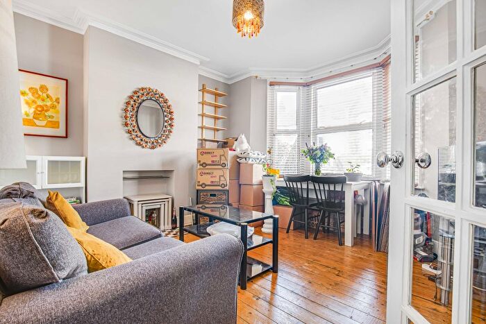 2 Bedroom Flat To Rent In Inglethorpe Street, London, SW6